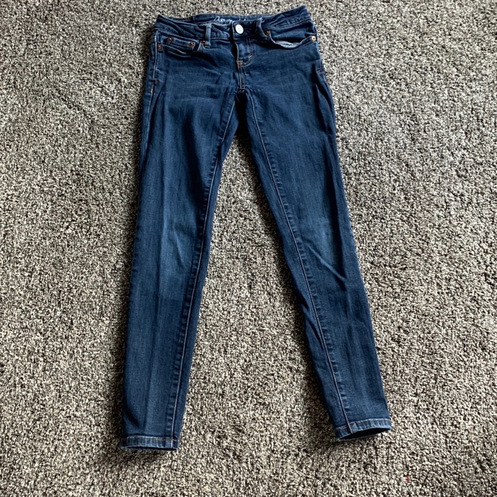 Size 00 women’s jeggings, super comfortable and in great condition!